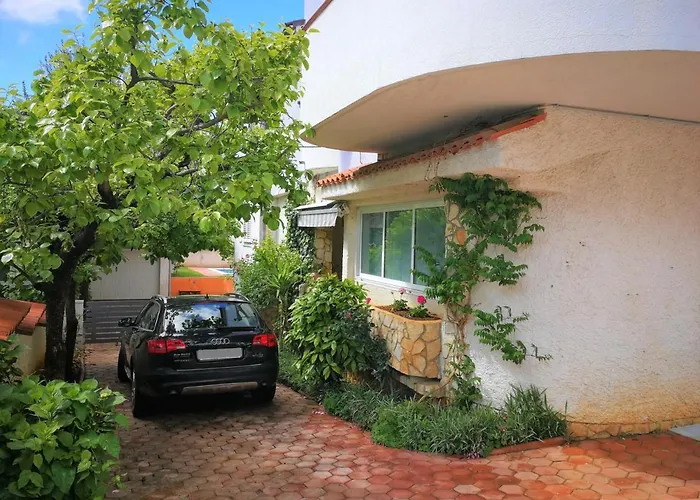 Apartments Bilic With Garden & Swimming Pool - 50M From The Beach